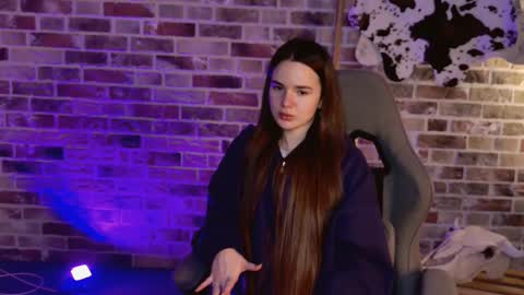 maybloom_ online show from February 4, 6:49 am