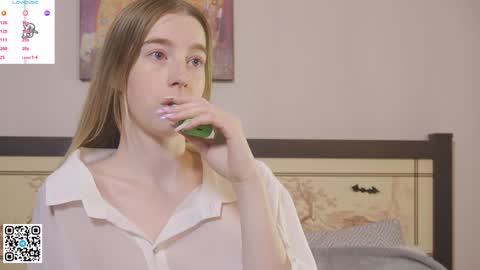 Violet online show from December 12, 8:10 pm