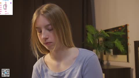 Violet online show from December 18, 8:14 pm