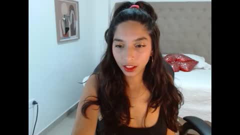 Snapshot of maydivaxox chatting on February 8, 1:43 am MAYA online show from February 8, 1:43 am
