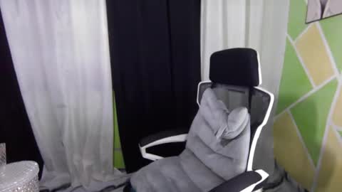 maylee_x online show from October 6, 7:03 am