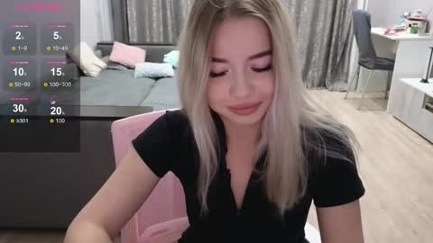 Snapshot of maymallorie chatting on October 7, 8:57 pm may online show from October 7, 8:57 pm