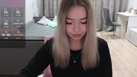 Snapshot of maymallorie chatting on October 23, 9:54 pm may online show from October 23, 9:54 pm