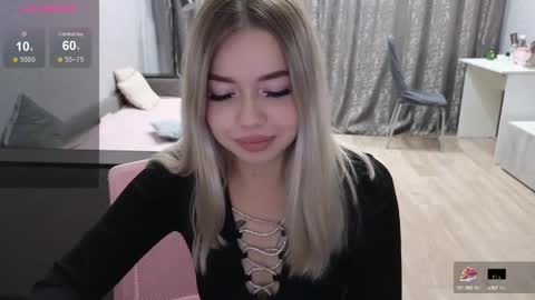 Snapshot of maymallorie chatting on October 9, 10:36 pm may online show from October 9, 10:36 pm