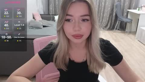 Snapshot of maymallorie chatting on October 26, 12:50 am may online show from October 26, 12:50 am