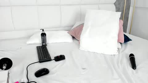 Mayra online show from October 31, 7:23 am