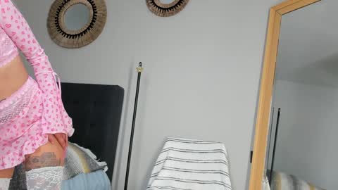 Snapshot of mazeekiin chatting on October 18, 1:03 pm Maze online show from October 18, 1:03 pm