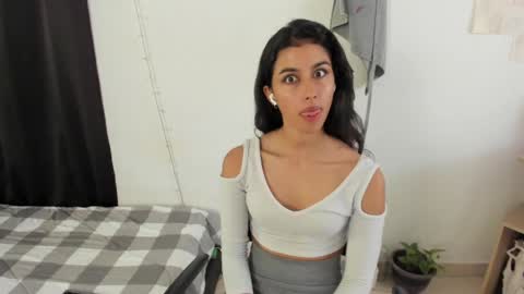 Snapshot of mazikeen_18 chatting on January 31, 1:34 pm mazikeen_18 online show from January 31, 1:34 pm