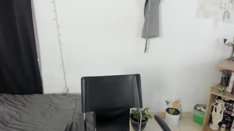 Snapshot of mazikeen_18 chatting on December 2, 12:50 pm mazikeen_18 online show from December 2, 12:50 pm