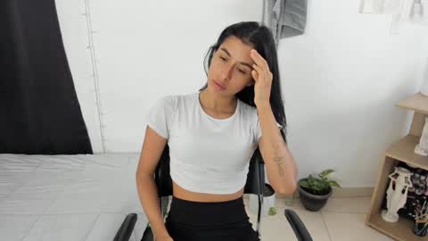 Snapshot of mazikeen_18 chatting on January 2, 12:35 pm mazikeen_18 online show from January 2, 12:35 pm