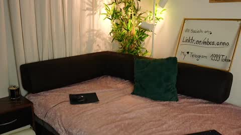 Anna       IG mbca anna  online show from January 22, 5:17 pm