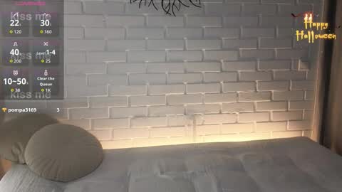 mckennaax online show from October 26, 10:05 pm