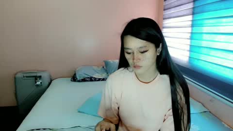 Snapshot of mea_mm19 chatting on March 12, 12:20 am mea_mm19 online show from March 12, 12:20 am