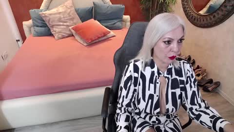 meamandax online show from December 9, 8:22 am