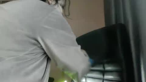 Snapshot of medjik_lool chatting on December 6, 9:43 am Oltereodora-lima online show from December 6, 9:43 am