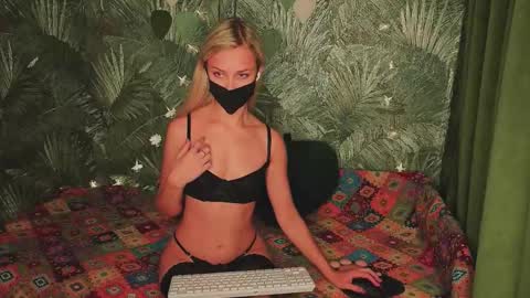 meeeewmeeeeow online show from October 4, 2:06 am