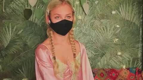 meeeewmeeeeow online show from October 27, 9:53 pm