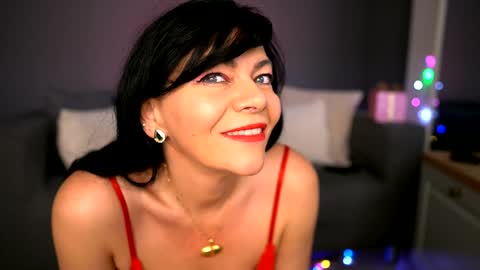 Snapshot of meenamoon chatting on December 17, 9:27 pm meenamoon online show from December 17, 9:27 pm