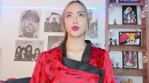 Snapshot of meeowlody chatting on November 1, 8:57 pm Emily online show from November 1, 8:57 pm