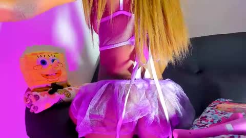 megan_7777 online show from December 11, 11:32 pm