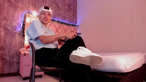 M E G A N online show from December 17, 8:10 pm