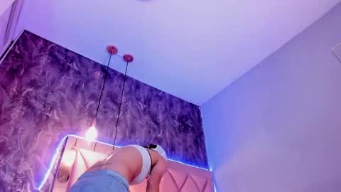 M E G A N online show from December 7, 6:37 pm