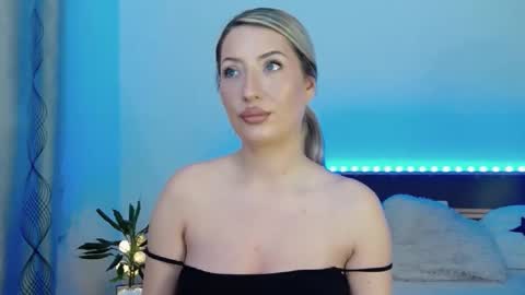Snapshot of megan_blazee chatting on February 27, 7:37 pm Megan Blazee online show from February 27, 7:37 pm