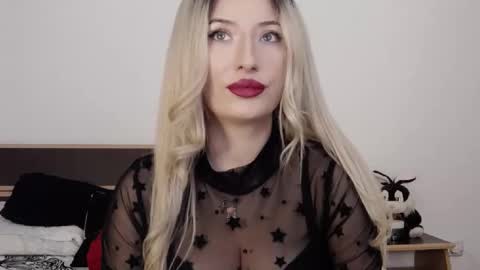 Snapshot of megan_blazee chatting on December 6, 9:45 pm Megan Blazee online show from December 6, 9:45 pm