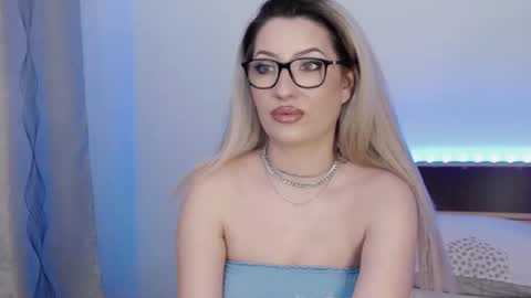 Snapshot of megan_blazee chatting on February 15, 11:16 pm Megan Blazee online show from February 15, 11:16 pm