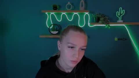 megan_cold online show from October 25, 11:07 am