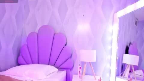 Snapshot of megan_cute4u chatting on October 10, 8:47 pm Megan online show from October 10, 8:47 pm