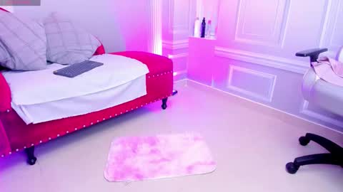 Megan online show from November 25, 12:18 pm