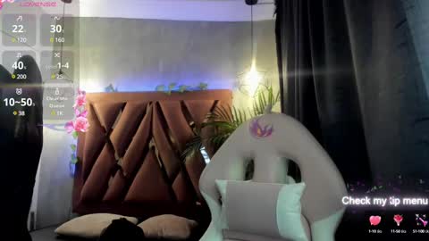 Snapshot of megan_inked_ chatting on March 9, 2:18 am online show from March 9, 2:18 am