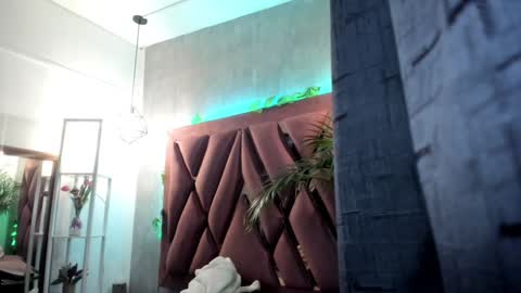 Snapshot of megan_inked_ chatting on February 8, 2:04 am online show from February 8, 2:04 am