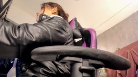 Snapshot of megan_inked_ chatting on December 5, 2:53 am online show from December 5, 2:53 am