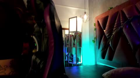 Snapshot of megan_inked_ chatting on December 11, 2:41 am online show from December 11, 2:41 am
