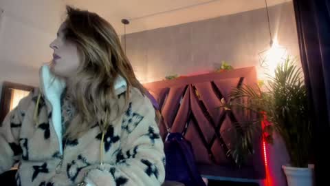 Snapshot of megan_inked_ chatting on January 9, 2:33 am online show from January 9, 2:33 am