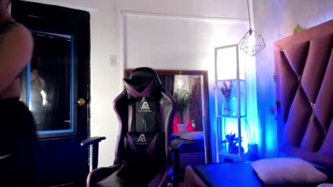 Snapshot of megan_inked_ chatting on March 8, 2:32 am online show from March 8, 2:32 am