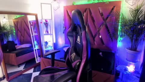Snapshot of megan_inked_ chatting on January 24, 3:43 am online show from January 24, 3:43 am