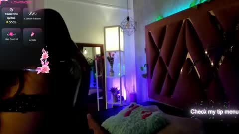 Snapshot of megan_inked_ chatting on February 22, 3:01 am online show from February 22, 3:01 am
