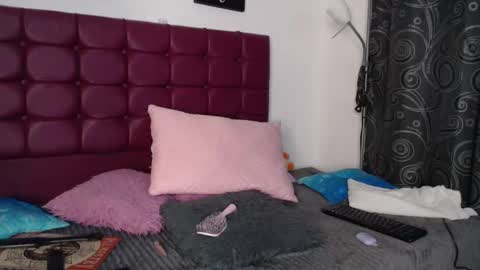 Snapshot of megan_lr chatting on February 27, 3:25 am Valentina online show from February 27, 3:25 am