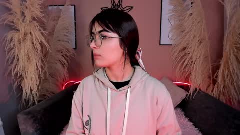     online show from January 6, 12:35 pm