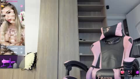 Snapshot of megan_ros_ chatting on October 2, 5:12 am Megan online show from October 2, 5:12 am