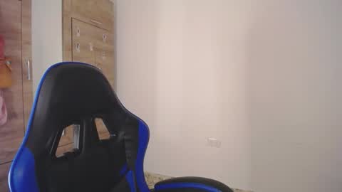 Snapshot of megan_sr03 chatting on October 16, 9:12 am Megan online show from October 16, 9:12 am