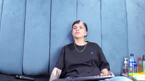 megan_thompsonn_ online show from May 13, 2:28 am