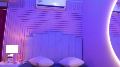 Jazmin  online show from February 21, 1:00 pm