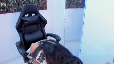 megan white 01  online show from January 21, 9:36 pm