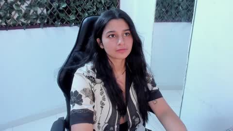 megan white 01  online show from January 22, 7:46 am