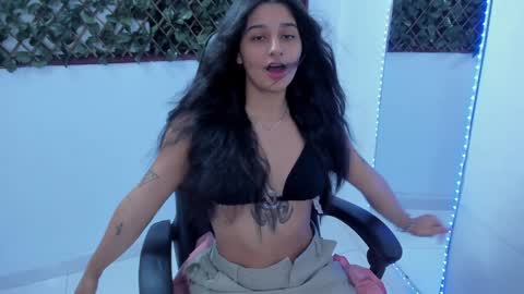 megan white 01  online show from January 29, 4:05 am