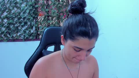 megan white 01  online show from December 11, 7:36 pm